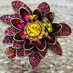 Heidi Daus SIZE 8 🆕”Water Lilly” Crystal Flower Ring in original gold/black box